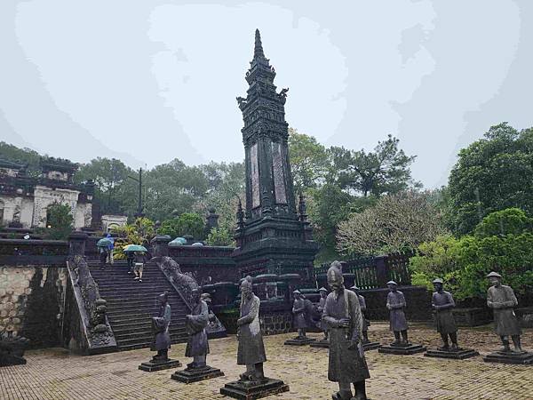 北中南越全覽12日(十一) 順化一日遊★天佬寺遊香江~~啟定