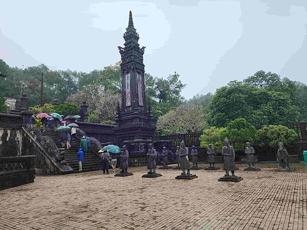 北中南越全覽12日(十一) 順化一日遊★天佬寺遊香江~~啟定