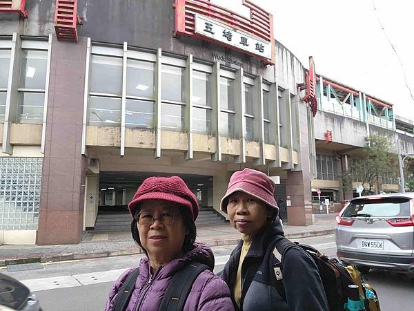 一秒跨越新北市、基隆市的五堵台鐵舊隧道自行車道