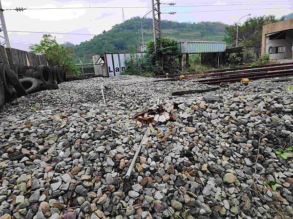 一秒跨越新北市、基隆市的五堵台鐵舊隧道自行車道