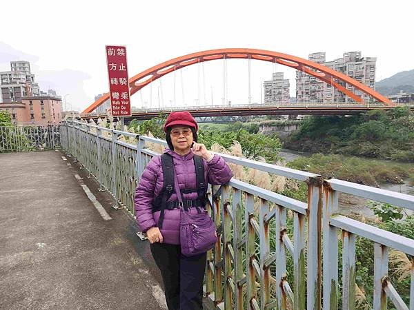 一秒跨越新北市、基隆市的五堵台鐵舊隧道自行車道