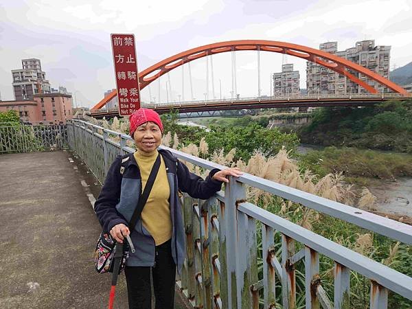 一秒跨越新北市、基隆市的五堵台鐵舊隧道自行車道