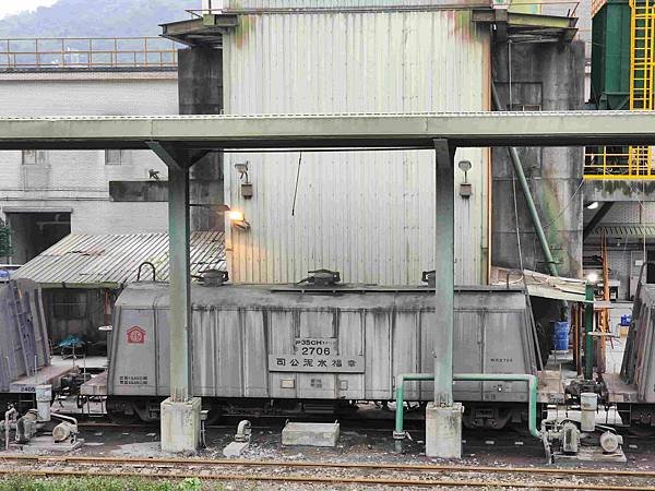一秒跨越新北市、基隆市的五堵台鐵舊隧道自行車道