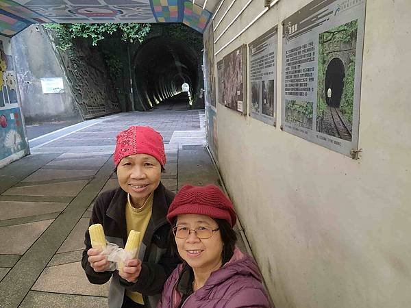 一秒跨越新北市、基隆市的五堵台鐵舊隧道自行車道