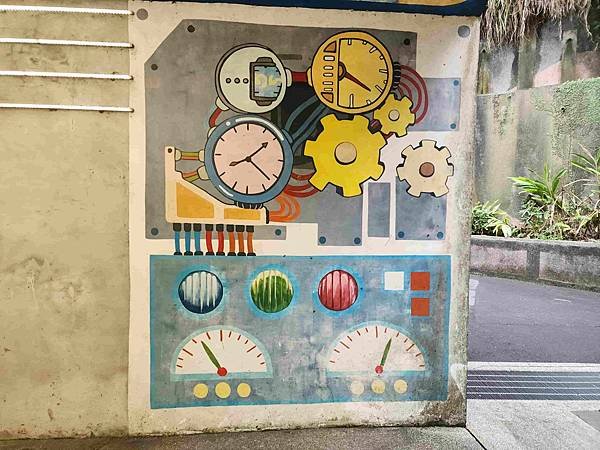 一秒跨越新北市、基隆市的五堵台鐵舊隧道自行車道