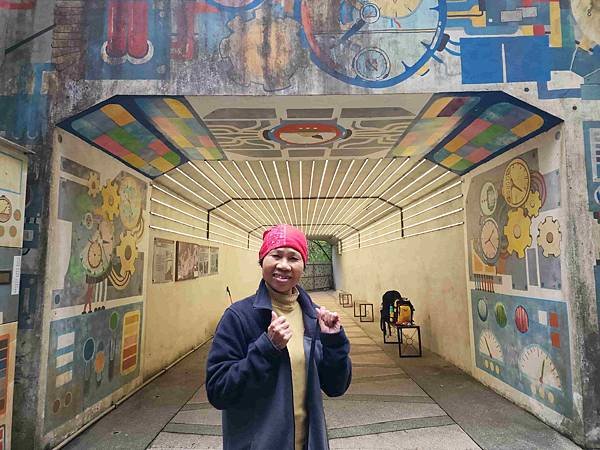 一秒跨越新北市、基隆市的五堵台鐵舊隧道自行車道