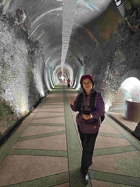 一秒跨越新北市、基隆市的五堵台鐵舊隧道自行車道