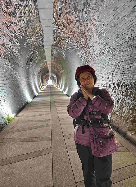 一秒跨越新北市、基隆市的五堵台鐵舊隧道自行車道