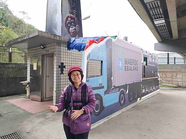 一秒跨越新北市、基隆市的五堵台鐵舊隧道自行車道