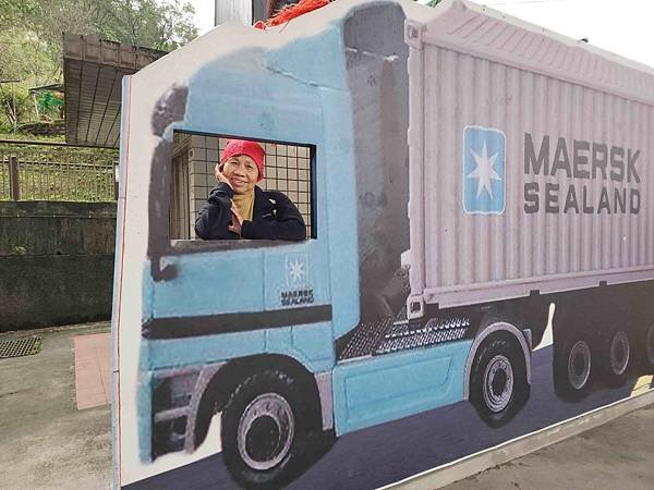 一秒跨越新北市、基隆市的五堵台鐵舊隧道自行車道