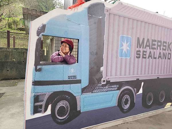 一秒跨越新北市、基隆市的五堵台鐵舊隧道自行車道