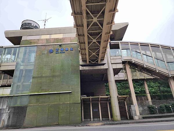 一秒跨越新北市、基隆市的五堵台鐵舊隧道自行車道