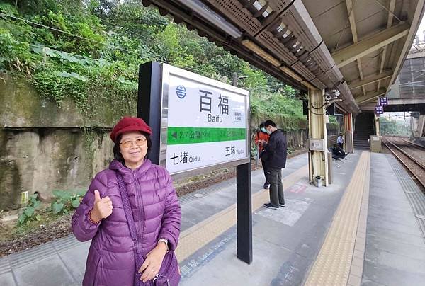一秒跨越新北市、基隆市的五堵台鐵舊隧道自行車道