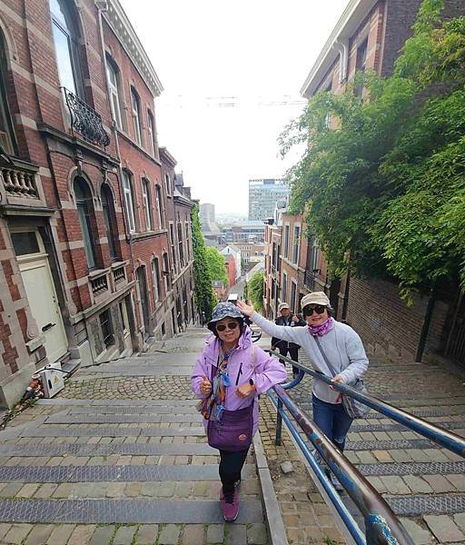 荷比法盧15天賞花之旅(十八) 比利時列日古城區~~布倫山階
