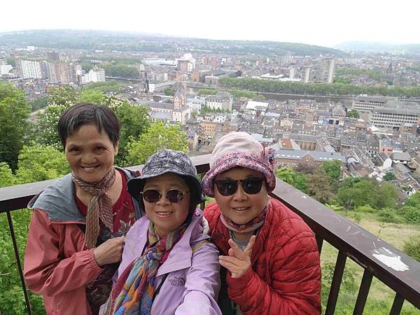 荷比法盧15天賞花之旅(十八) 比利時列日古城區~~布倫山階