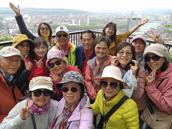 荷比法盧15天賞花之旅(十八) 比利時列日古城區~~布倫山階
