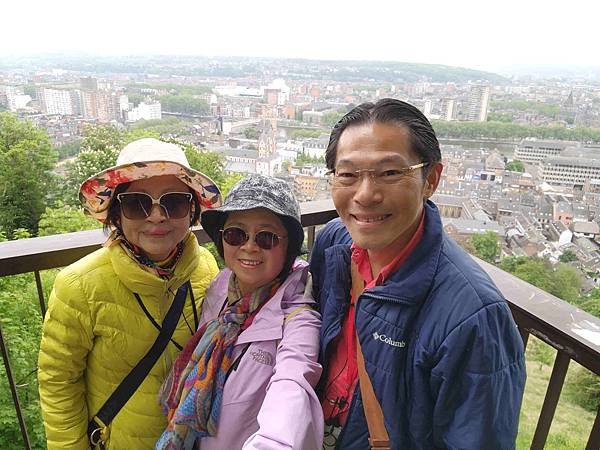 荷比法盧15天賞花之旅(十八) 比利時列日古城區~~布倫山階
