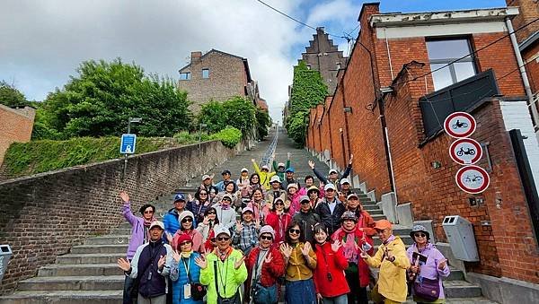 荷比法盧15天賞花之旅(十八) 比利時列日古城區~~布倫山階