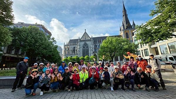 荷比法盧15天賞花之旅(十八) 比利時列日古城區~~布倫山階
