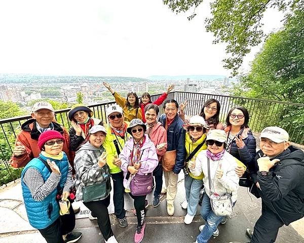 荷比法盧15天賞花之旅(十八) 比利時列日古城區~~布倫山階