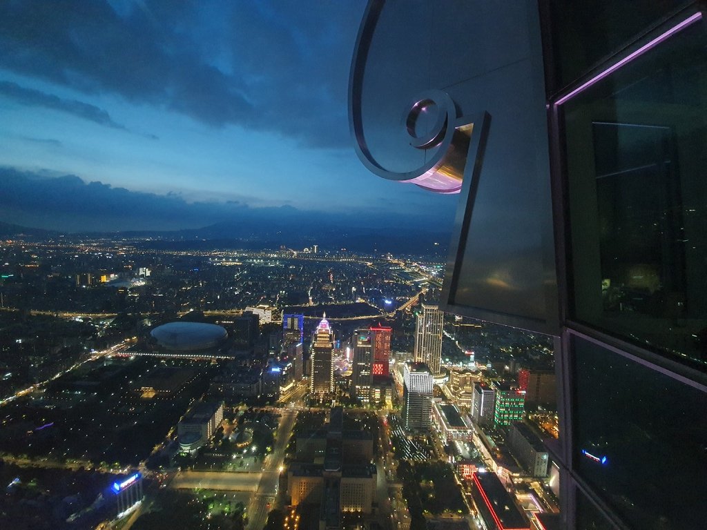 台北101觀景台，鳥瞰台北夜景