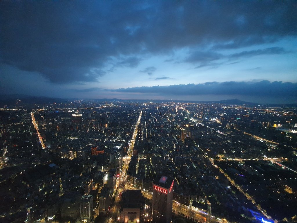 台北101觀景台，鳥瞰台北夜景