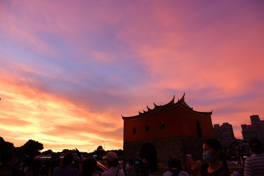 等待大稻埕煙火的北門-夕陽很燒啊!!火燒雲