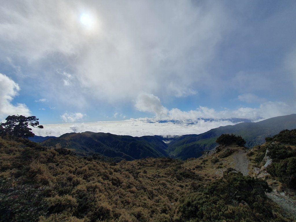 美景的雲海使我們停留而無法自拔