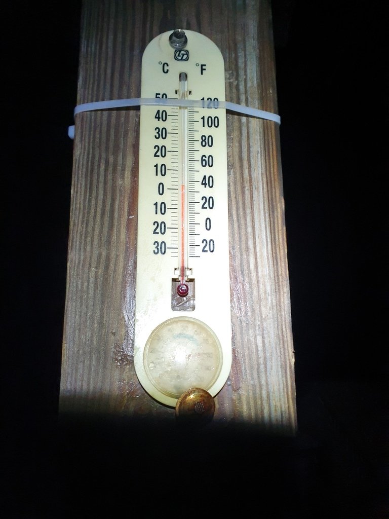 三六九山莊當天晚上溫度只有2度，當天晚上睡在山屋超級冷!!