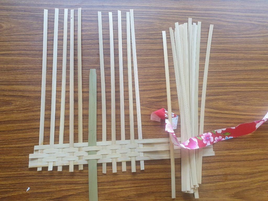 開始動手DIY製作竹編扇子吧~