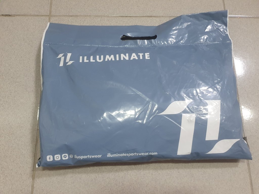 ILLUMINATE Sportswear 機能服飾，收到服飾商品包裝