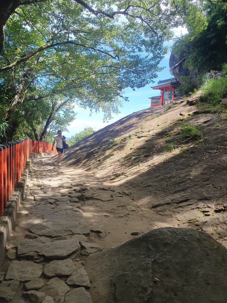 離開了...《神倉神社》，陡峭的下山之路...