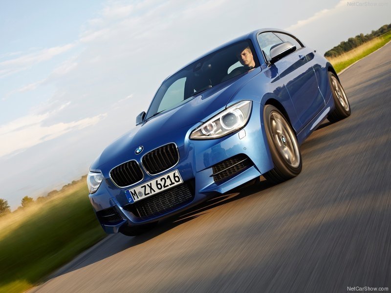 BMW-M135i_2013_800x600_wallpaper_19