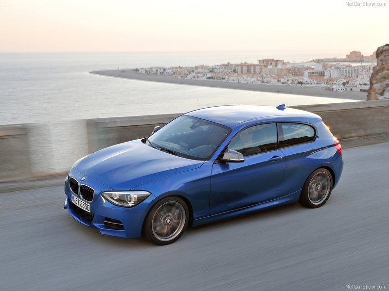 BMW-M135i_2013_800x600_wallpaper_0b