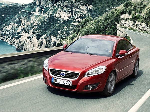 Volvo-C70_2010_800x600_wallpaper_03