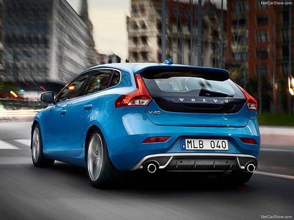 Volvo-V40_R-Design_2013_800x600_wallpaper_03