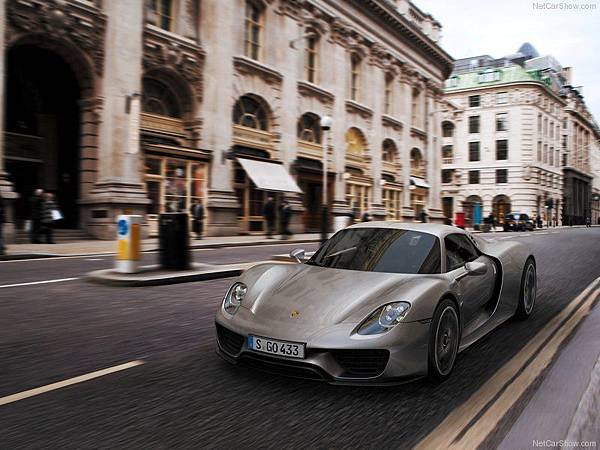 Porsche-918_Spyder_2015_800x600_wallpaper_07