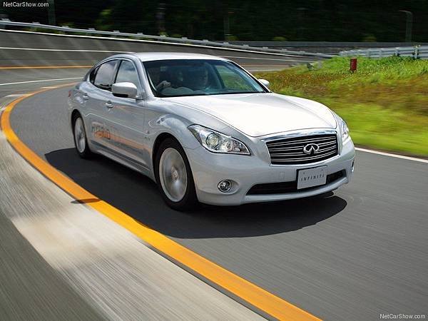 Infiniti-M35h_2011_800x600_wallpaper_07