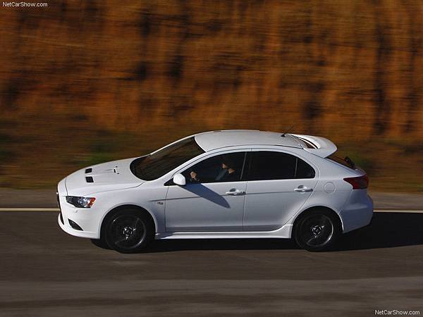 Mitsubishi-Lancer_Sportback_Ralliart_2009_800x600_wallpaper_06