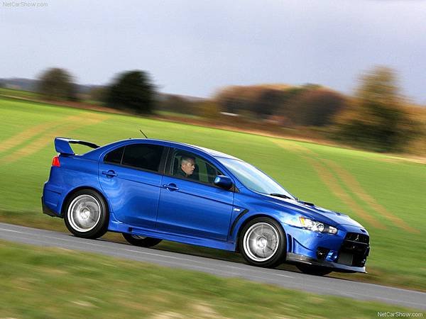 Mitsubishi-Lancer_Evolution_X_FQ-400_2010_800x600_wallpaper_08