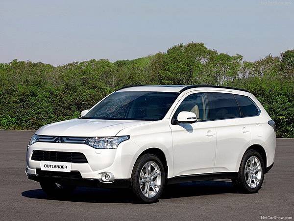 Mitsubishi-Outlander_2013_800x600_wallpaper_08