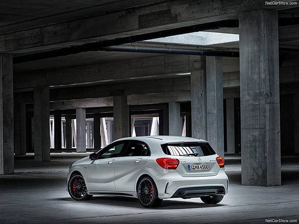 Mercedes-Benz-A45_AMG_2014_800x600_wallpaper_10