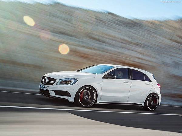 Mercedes-Benz-A45_AMG_2014_800x600_wallpaper_0a