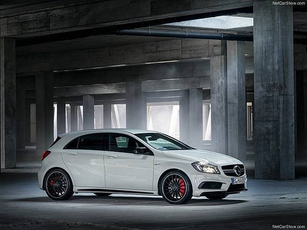 Mercedes-Benz-A45_AMG_2014_800x600_wallpaper_02