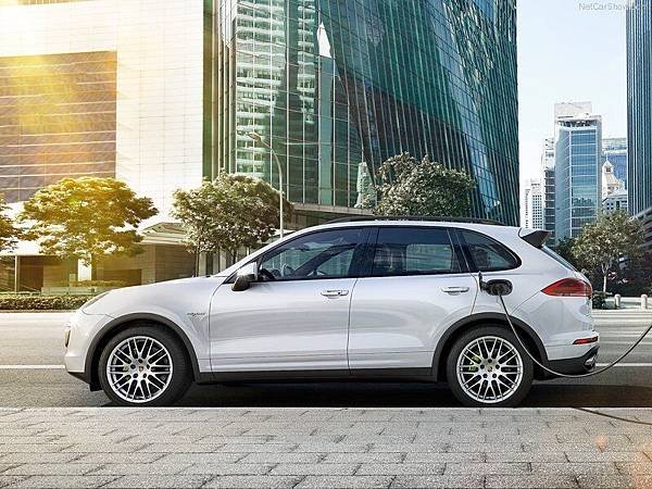 Porsche-Cayenne_2015_800x600_wallpaper_0c