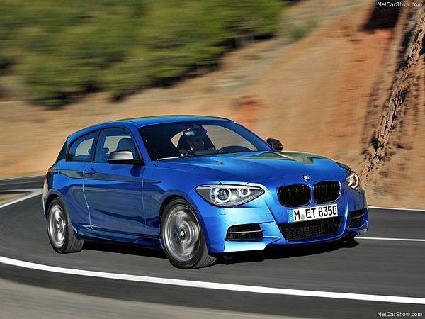 BMW-M135i_2013_800x600_wallpaper_02