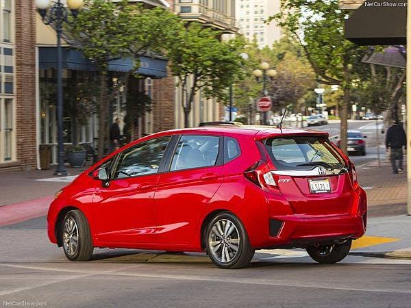 Honda-Fit_2015_800x600_wallpaper_35