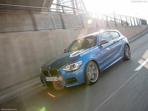 BMW-M135i_2013_800x600_wallpaper_2d