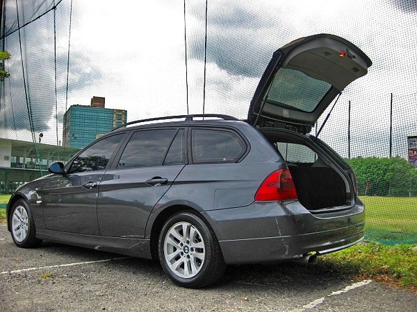 SUM冠威中古車☆BMW/寶馬06年320i Touring 旅行車  時尚品味  實用空間的魅力  132萬 美車上架☆