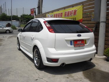 SUM冠威中古車☆FORD/福特05年FOCUS 1.8五門  售:41萬8☆